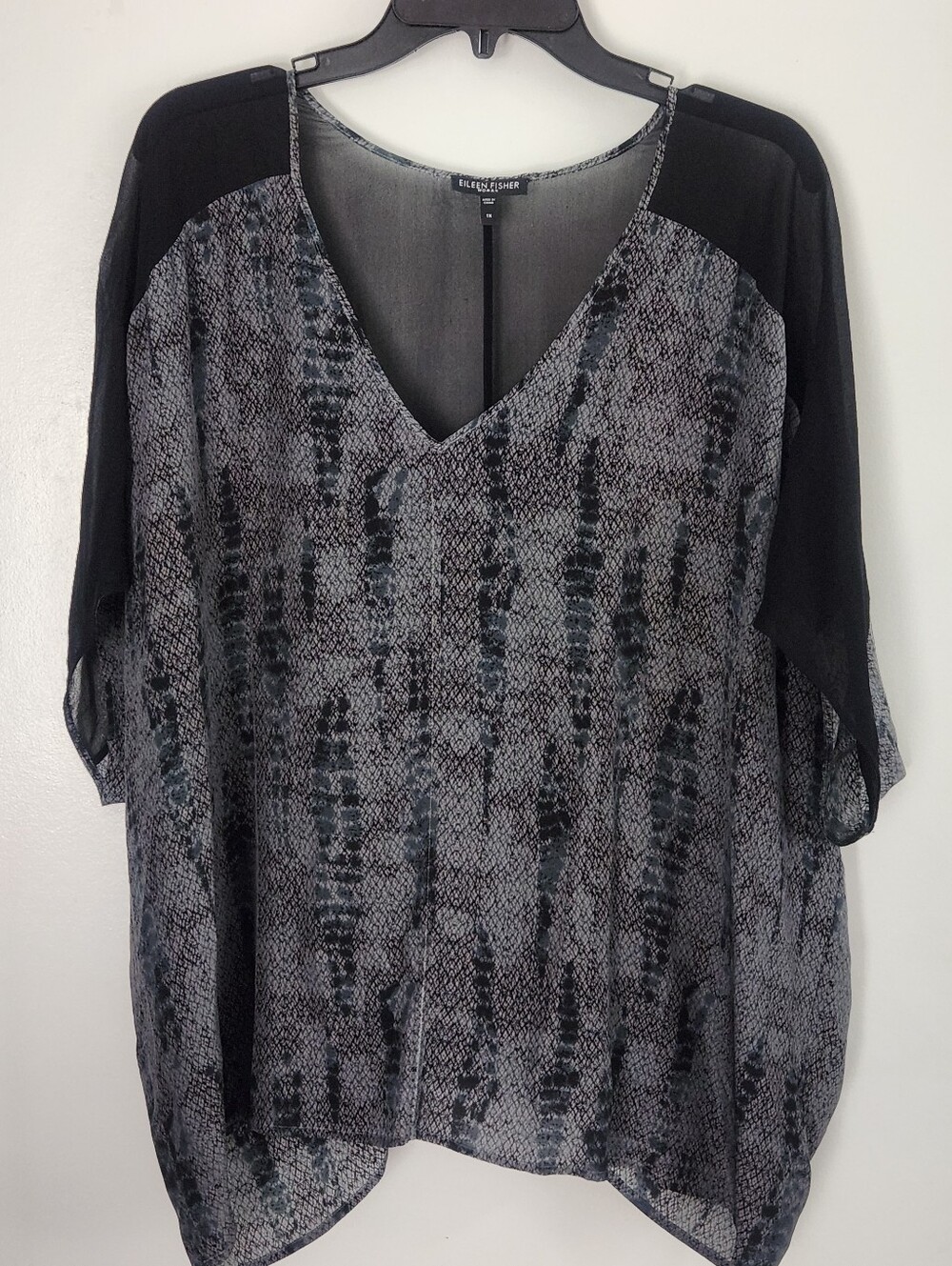 Eileen Fisher Women Silk Snake V-Neck Short Sleeve Blouse Black Size 1X